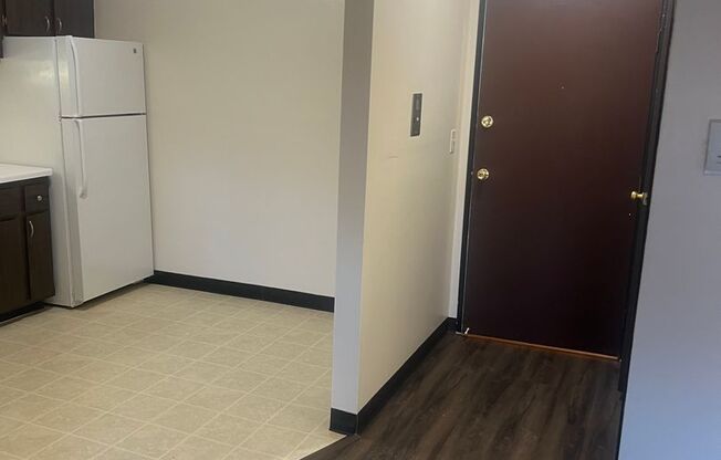 Studio, 1 bath, 600 sqft, $799, Unit Lovers Lane-211