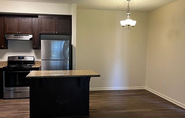 2 beds, 2 baths, 988 sqft, $2,310, Unit 1641 - 106