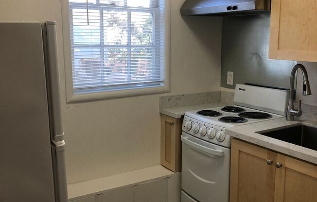 Fully Updated Studio ~Great Location near Campus~ North-Side Berkeley