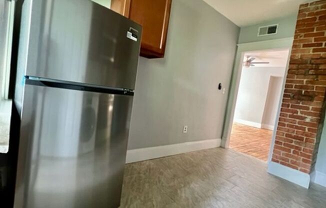 2 beds, 1 bath, 900 sqft, $1,575, Unit Apt 5