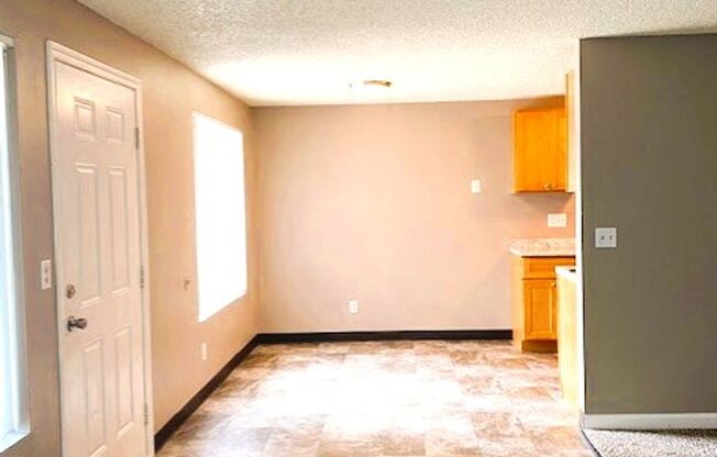 2 beds, 1 bath, 830 sqft, $1,250, Unit B-205
