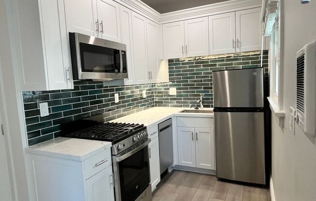 Studio, 1 bath, 425 sqft, $1,945, Unit 04