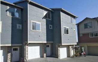 3 beds, 2.5 baths, $3,295, Unit 10700 D