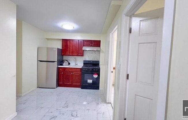 956 E 54 ST