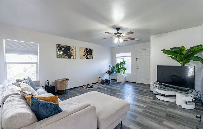 Beautiful 2-Bedroom Home in El Mirage’s Sun Dial Neighborhood