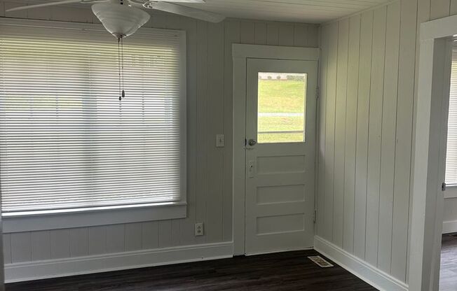 Charming Home in Downtown Flowery Branch!