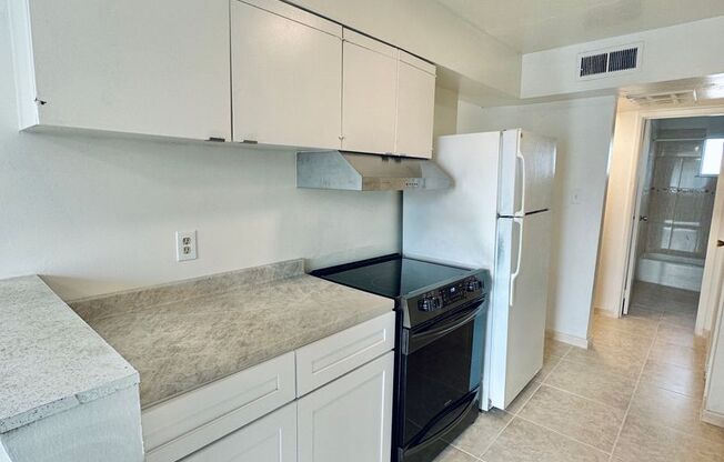 1 bed, 1 bath, $775, Unit #8