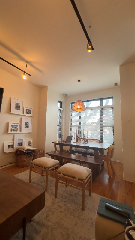 2031 W EVERGREEN AVE