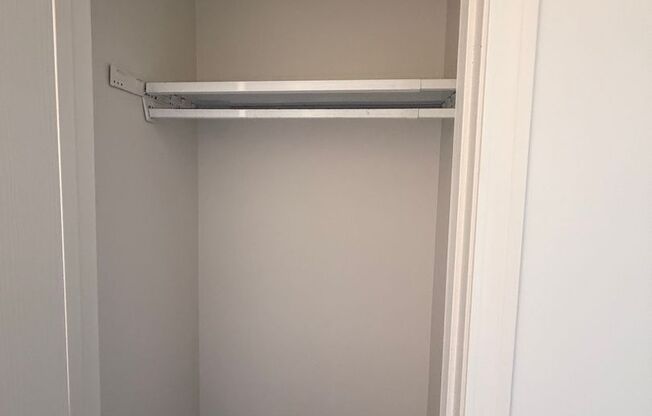 2 beds, 1 bath, 885 sqft, $1,150, Unit 730