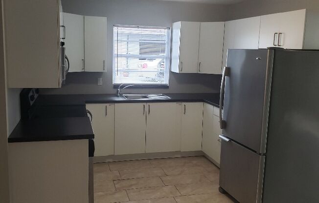 NICE, LARGE (SOLAR POWERED!)   4 BED / 2 BATH / 1 CAR GARAGE / POOL!  (ORLANDO WEST)
