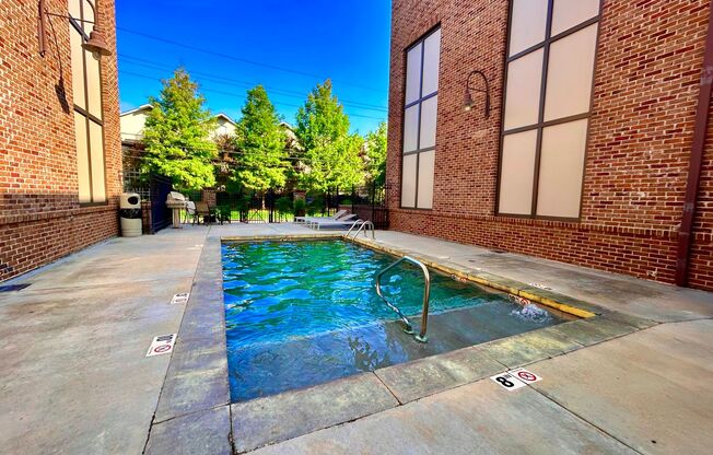 2 Bedroom Condo In A Very Desirable Gated Community Near LSU!