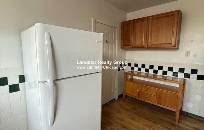 3052 W BERTEAU
