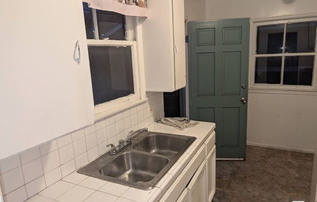 Studio, 1 bath, 400 sqft, $1,350, Unit 8476 5