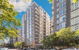 Chic 1-Bedroom Condo with Stunning City & Bay Views in Belltown