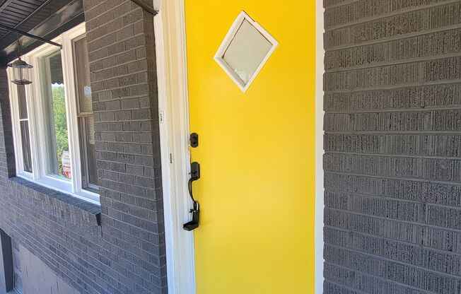 3 Bedroom Brick Ranch on Basement/5 Min Drive to Downtown Atlanta