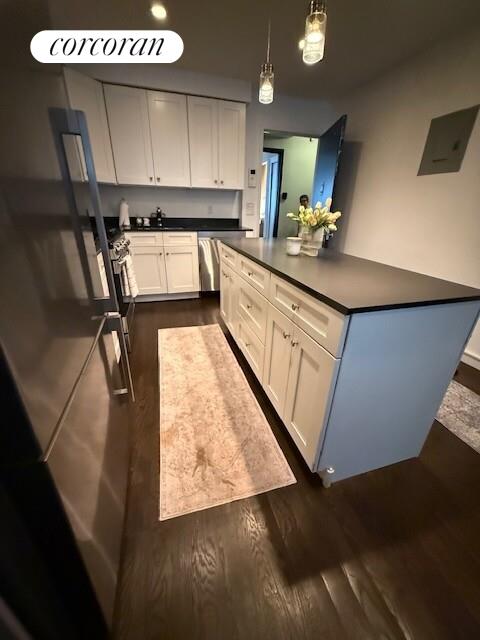 123 E 18 ST