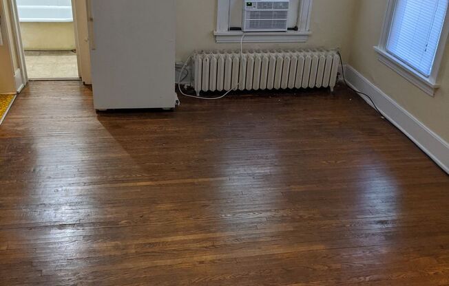 Studio, 1 bath, 400 sqft, $675, Unit 5