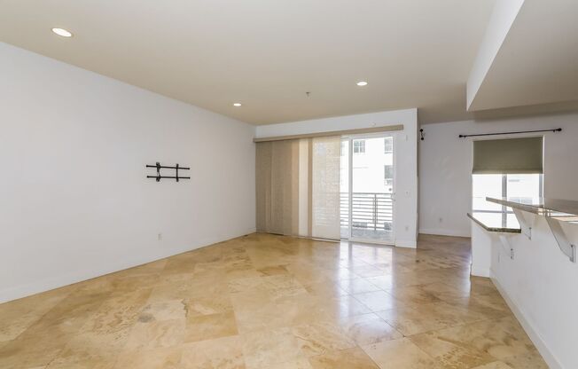 3 beds, 2 baths, $3,800, Unit UNIT # 201