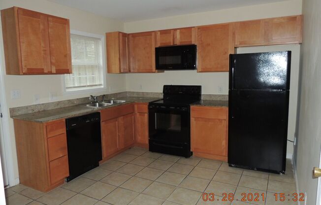 2 beds, 2 baths, $1,000, Unit # 3