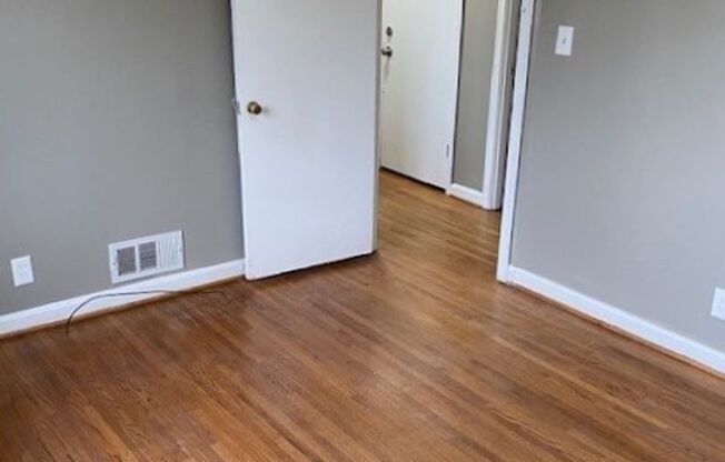 3 beds, 1 bath, $999