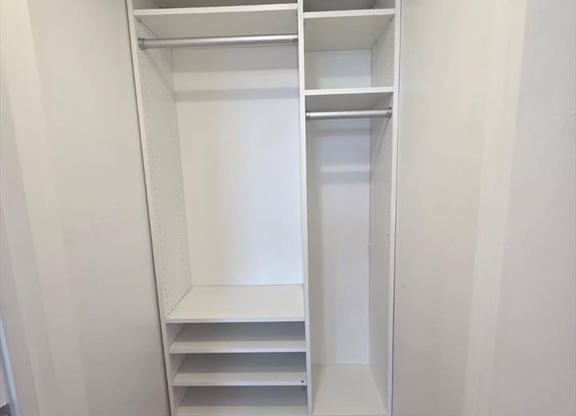 2 beds, 1 bath, $2,250, Unit 603