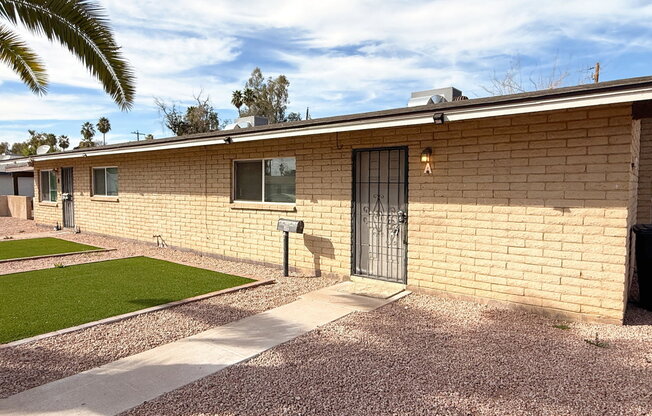 1122 S MCCLINTOCK DR