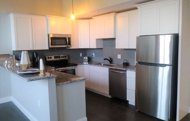2 beds, 1 bath, 831 sqft, $2,100, Unit 305