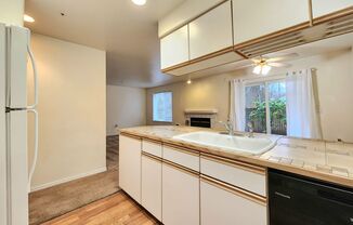 Everett Condo Near Boeing  Bonus 1/2 off 1st Month Rent!