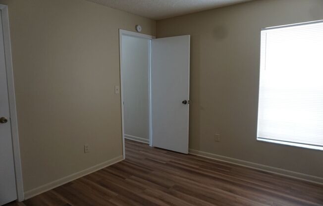 2 bedroom 2 Bathroom close to NAS Jax