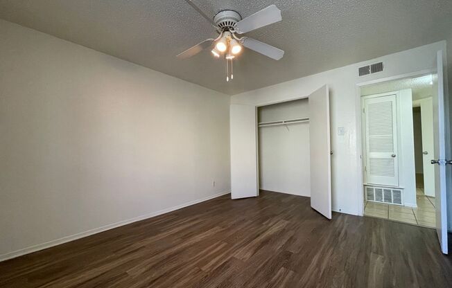 2 beds, 2 baths, 900 sqft, $1,350, Unit LAW11-202