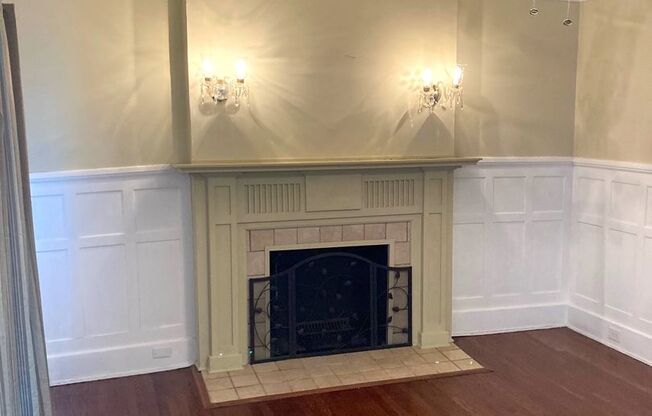 ZERO APPLICATION FEE FOR THIS ALTA VISTA BUNGALOW!