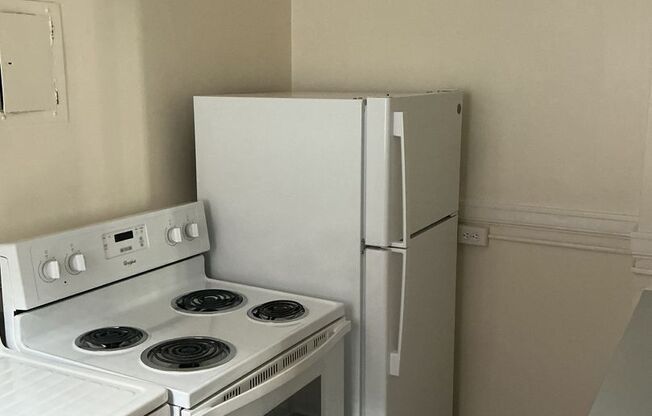 Studio, 1 bath, 325 sqft, $1,195, Unit 210