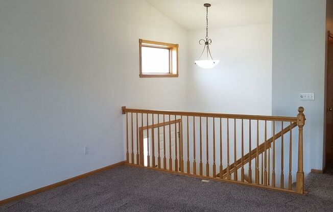 3 Bedroom - 2 Bathroom Twinhome for Rent - Fenced Yard!