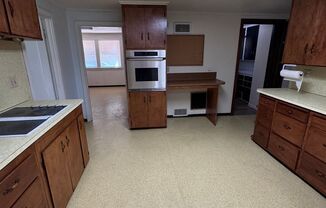 3 beds, 2 baths, $1,275, Unit 1101 Jefferson Ave