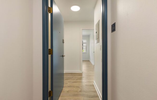 2 beds, 1 bath, 986 sqft, $2,700, Unit 301