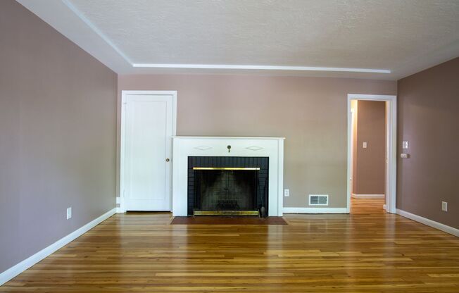 Beautiful 3-Bedroom Duplex in West Moreland Ready Now!