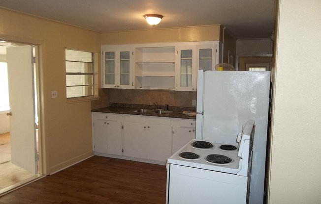 3 beds, 1 bath, $1,350