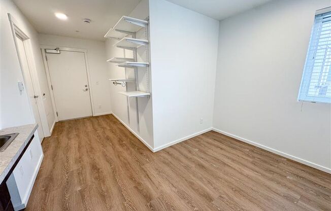 Studio, 1 bath, 186 sqft, $1,330, Unit 527-ADA