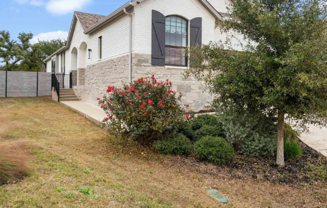 lovely turnkey 3bd fenced in yard