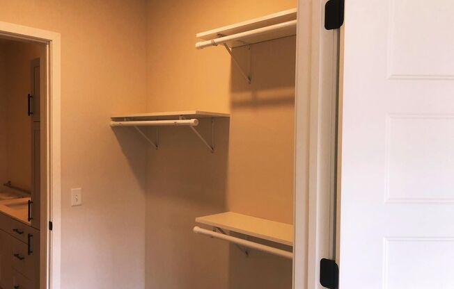 1 bed, 1 bath, 1,013 sqft, $2,989, Unit 102