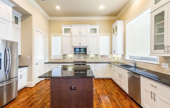 3 beds, 3.5 baths, $4,250