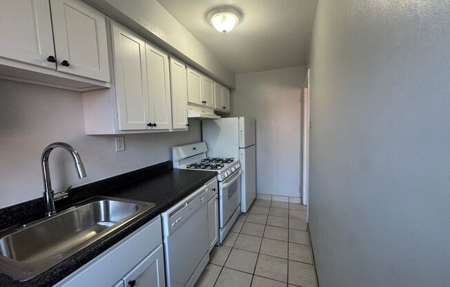 2 beds, 1 bath, 800 sqft, $1,999, Unit 6230 Fifth Ave. #222D