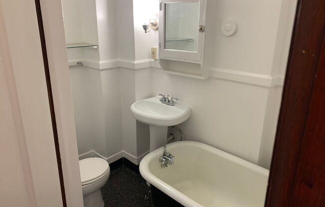 Studio, 1 bath, 375 sqft, $795, Unit 407
