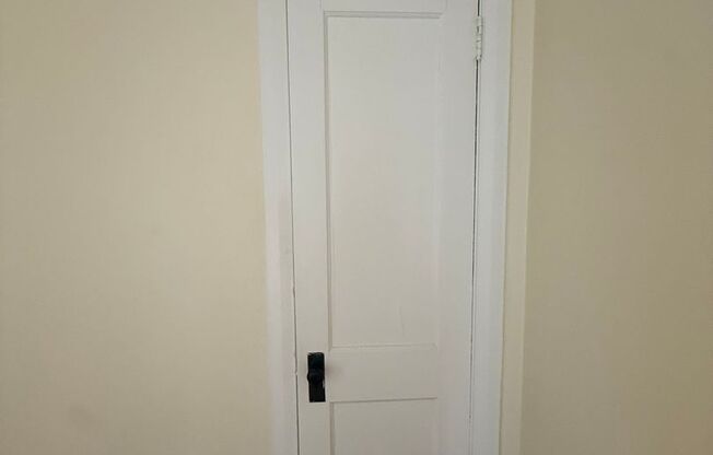 Studio, 1 bath, 295 sqft, $1,250, Unit Old King Edward 171