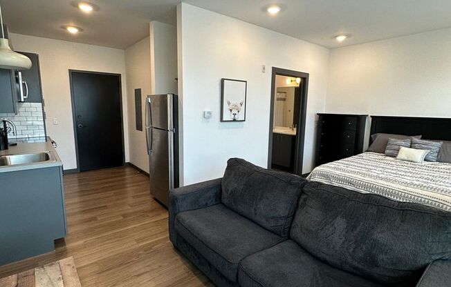 Studio, 1 bath, 400 sqft, $1,565, Unit 126 - Furnished