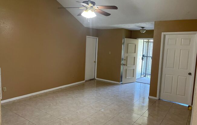 Cozy 4 bd/2 bth in Glen Iris Sub Division