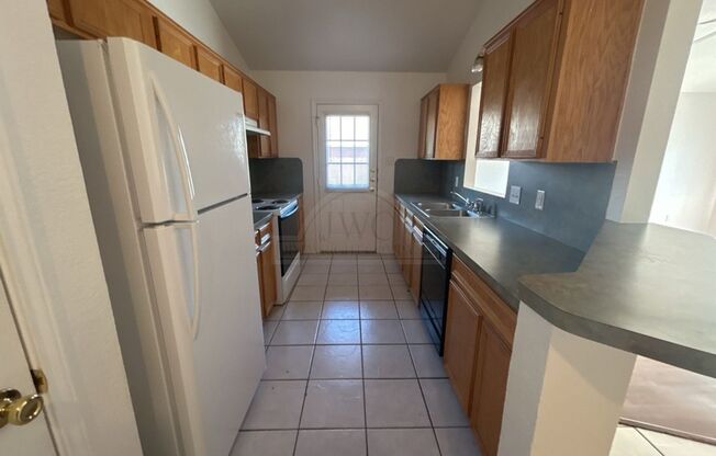 3 beds, 2 baths, $1,225, Unit 4411 July Unit B