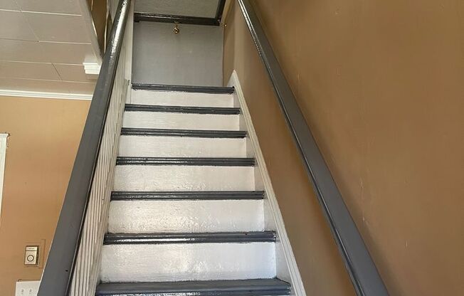 3 beds, 1 bath, $1,300