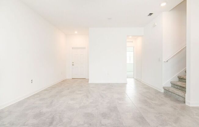 5649 QUIET PALM LOOP