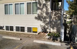 Studio and Bath, 600 sqft with walk in closet, washer/dryer in complex